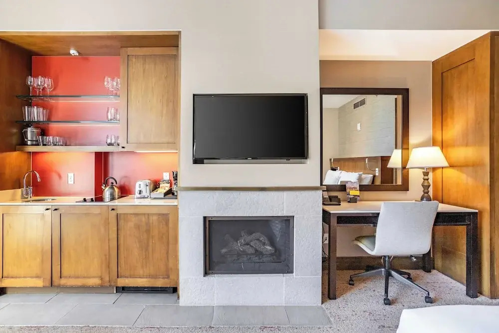 Beaver Creek Solace by AvantStay Studio w Resort Pool Hot Tub Premier Avon Location - photo 18