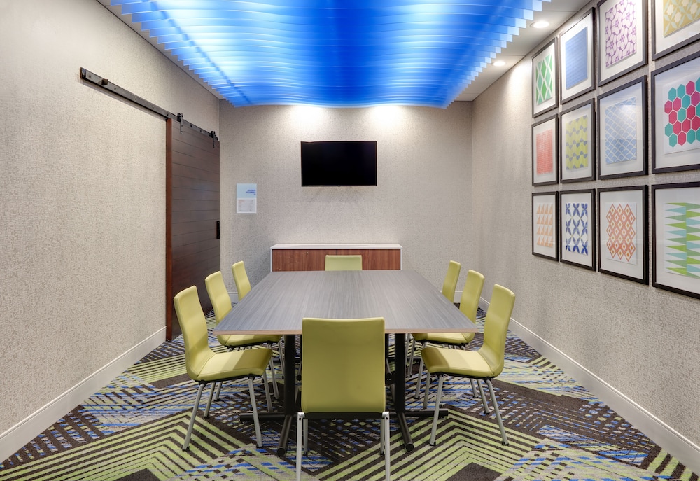 Holiday Inn Express & Suites Dallas NW HWY Love Field by IHG - photo 26