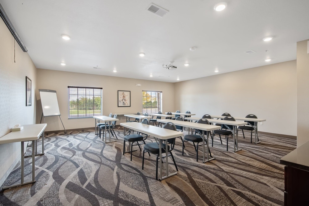 Cobblestone Hotel & Suites Austin - photo 52
