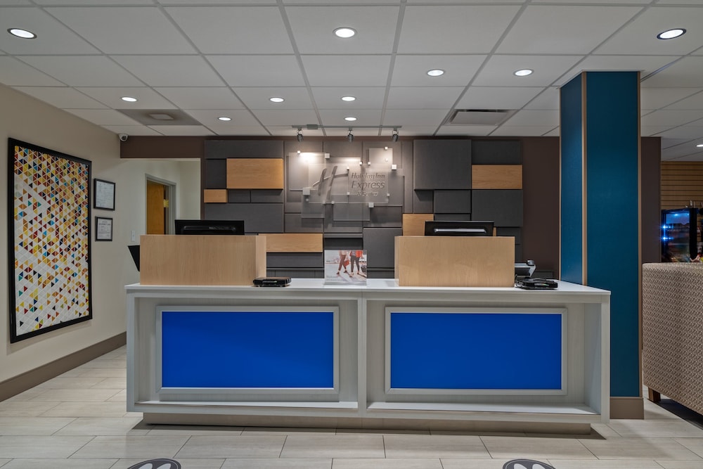 Holiday Inn Express Hotel & Suites Woodbridge by IHG - photo 46