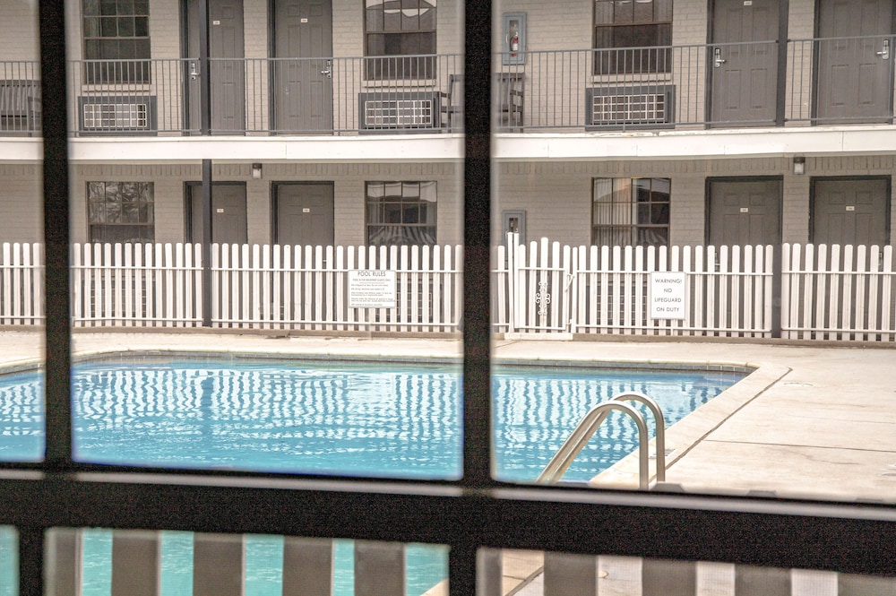 Lake View Inn - photo 12