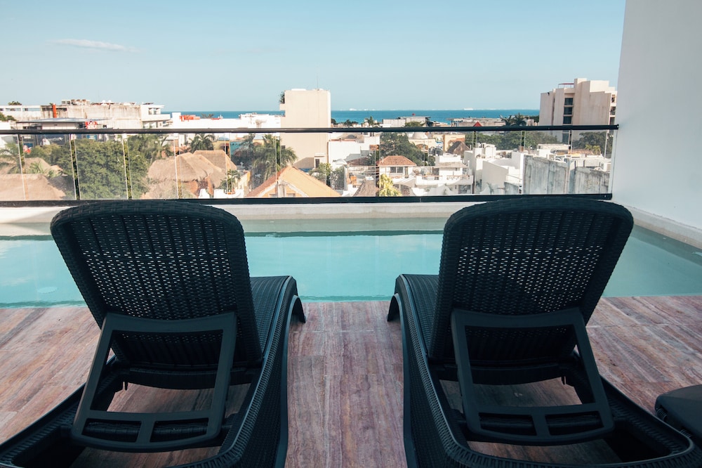 Rooftop pool