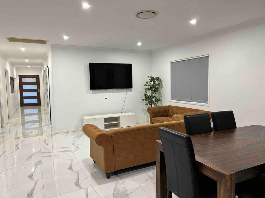 Stay at Linton - last minute hotel in Loganlea