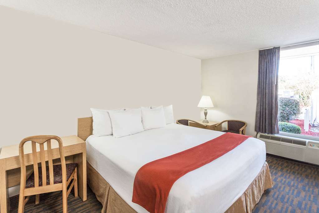 Days Inn by Wyndham Adel I 75 - photo 17