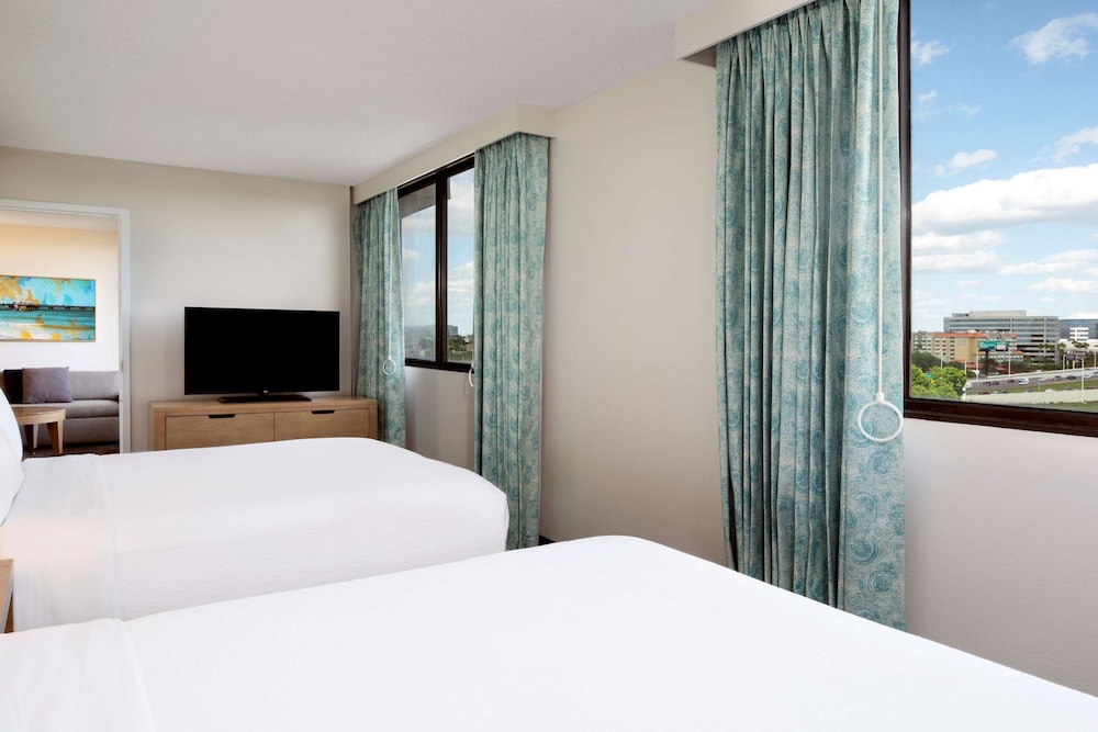 Embassy Suites by Hilton Tampa Airport Westshore - photo 9