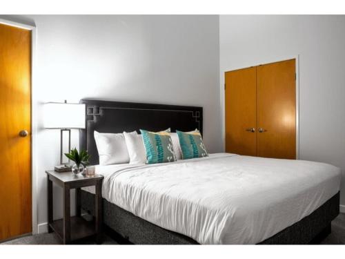 2BR 2BA CozySuites in the heart of Indianapolis — 4-Star Luxury Hotel in Indianapolis, United States