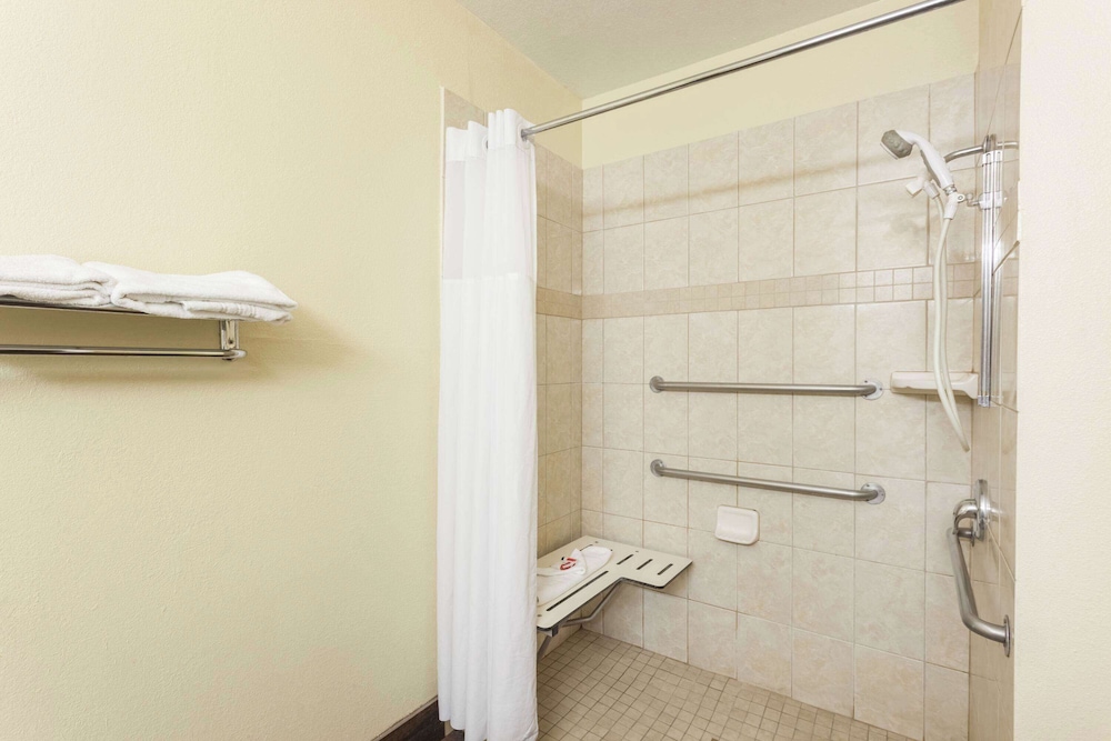 Super 8 by Wyndham Bakersfield South CA - photo 22