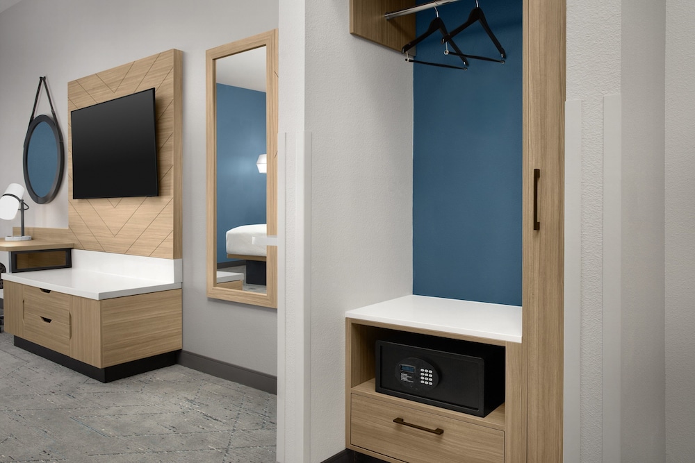 Holiday Inn Express Hotel & Suites DFW West Hurst by IHG - photo 16