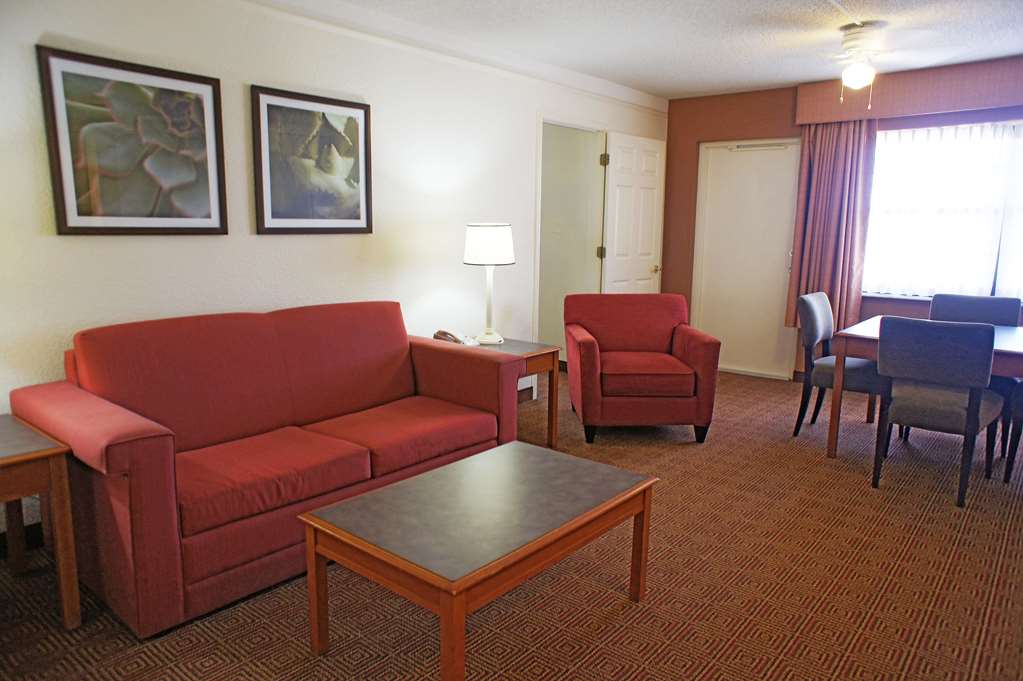 La Quinta Inn & Suites by Wyndham Coral Springs Univ Dr - photo 17