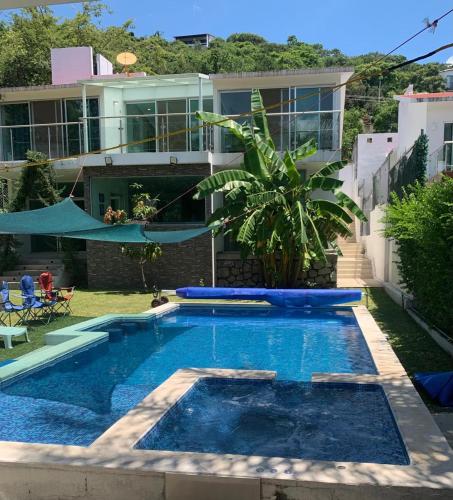 Casa Los Colibríes — 4-Star Luxury Hotel in Ixtapan De La Sal, Mexico