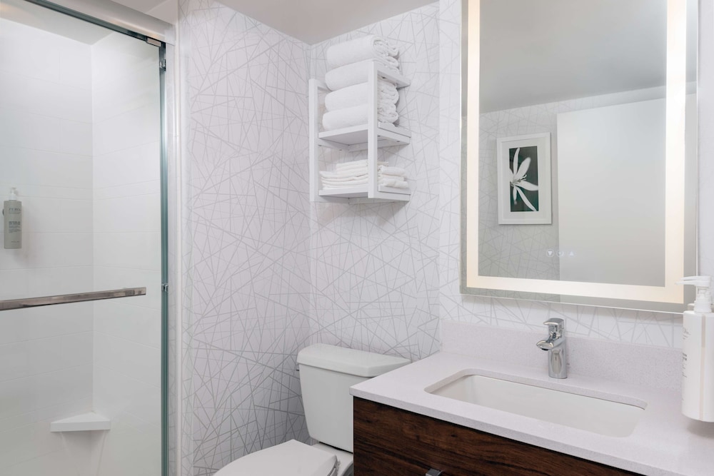 Hampton Inn Savannah Historic District - photo 32