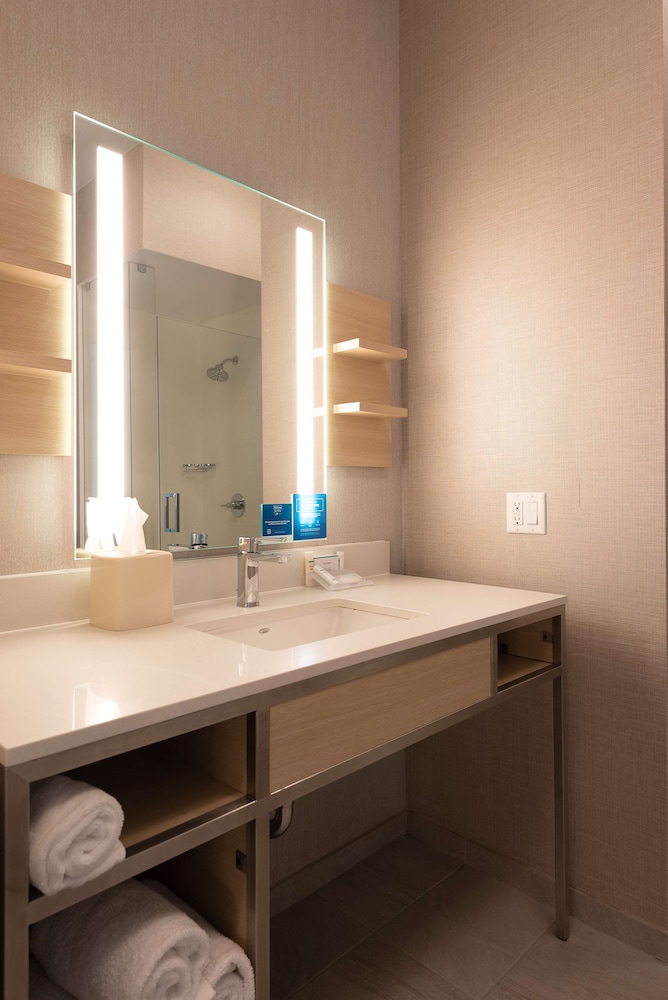 Hilton Garden Inn Calabasas - photo 15