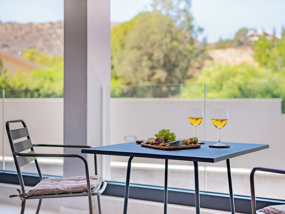 Charming vacation apartment in the middle of the Limassol sun All yours