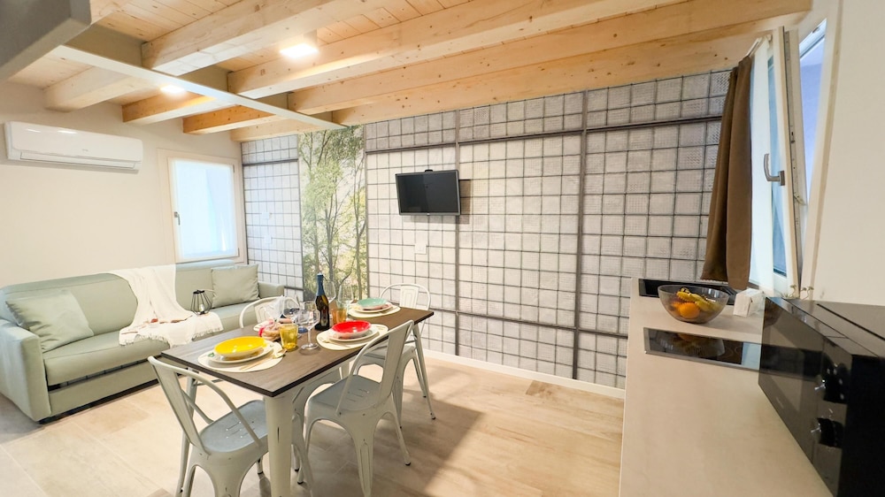 Le Cabanon - carbon neutral hotel in Collobrieres