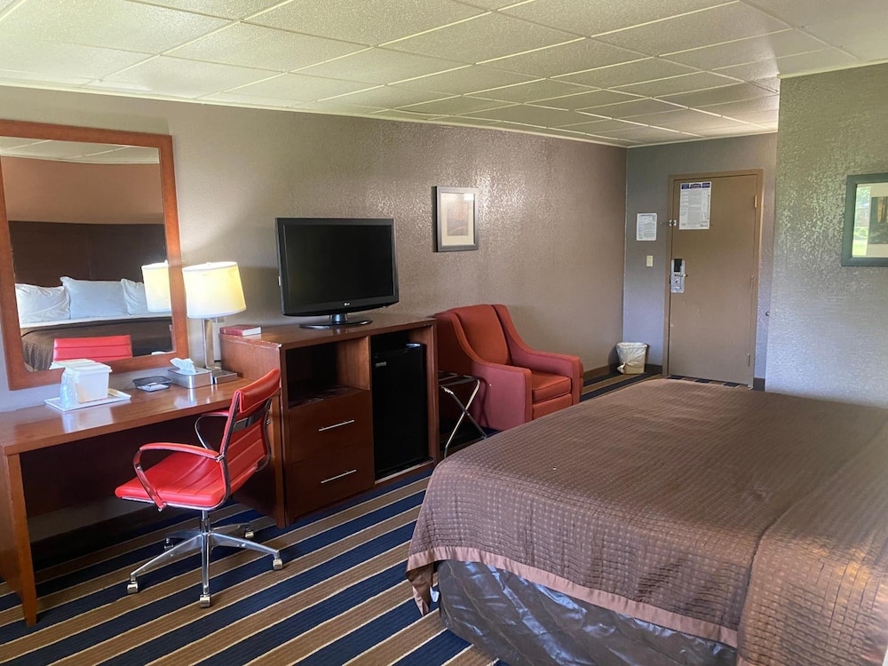 Economy Inn North Randall - photo 15
