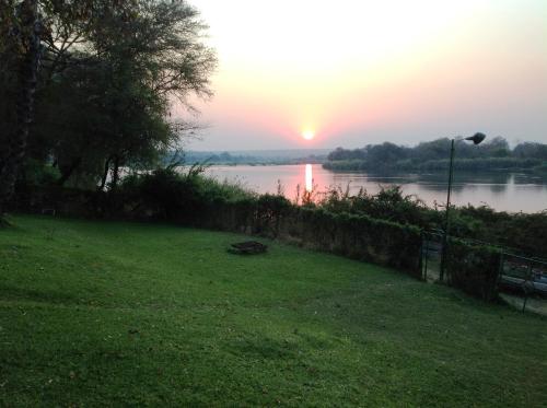 Sundowner Lodge 18337587 — Hwange