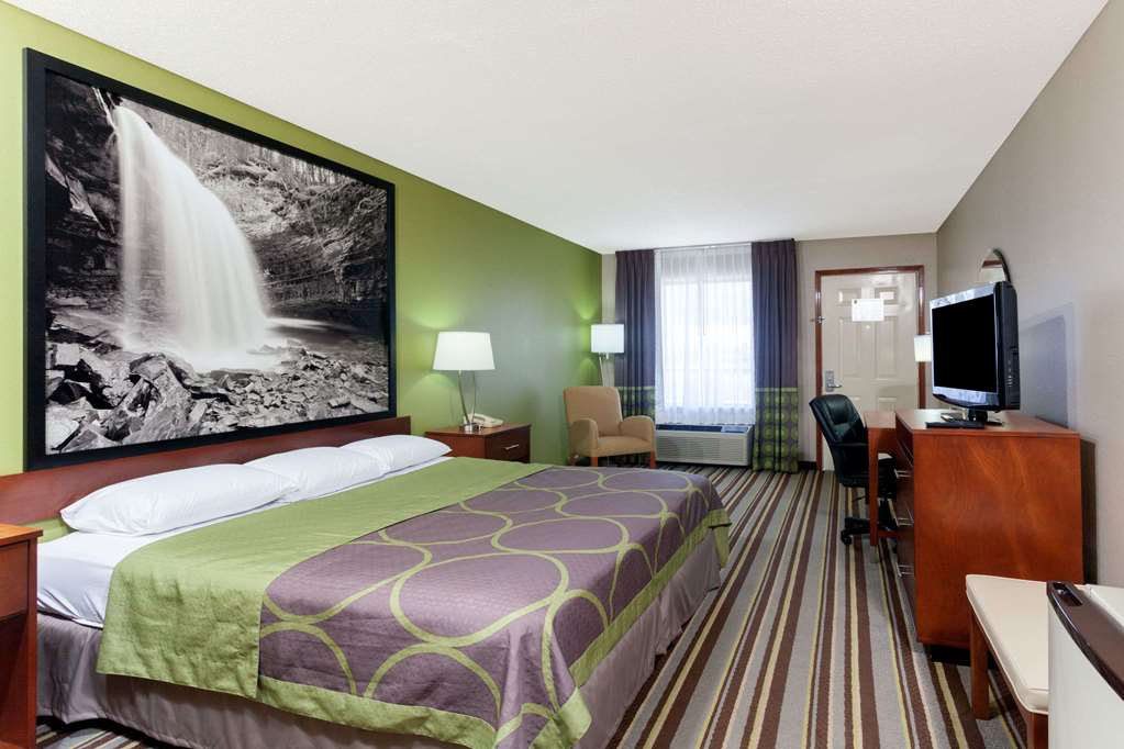 Super 8 by Wyndham Clarksville Northeast - photo 7