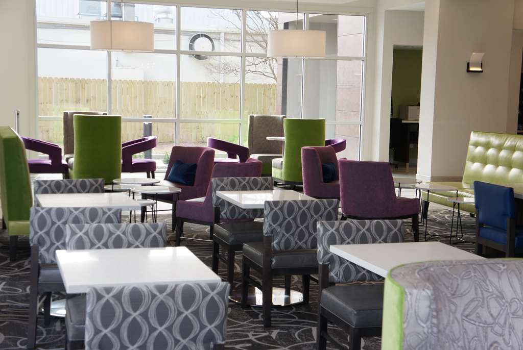La Quinta Inn & Suites by Wyndham Mobile - photo 12