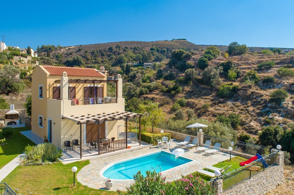 Villa Spiridoula Large Private Pool Sea Views A C Wifi 1971 — 4-Star Luxury Hotel in Rethymno, Greece