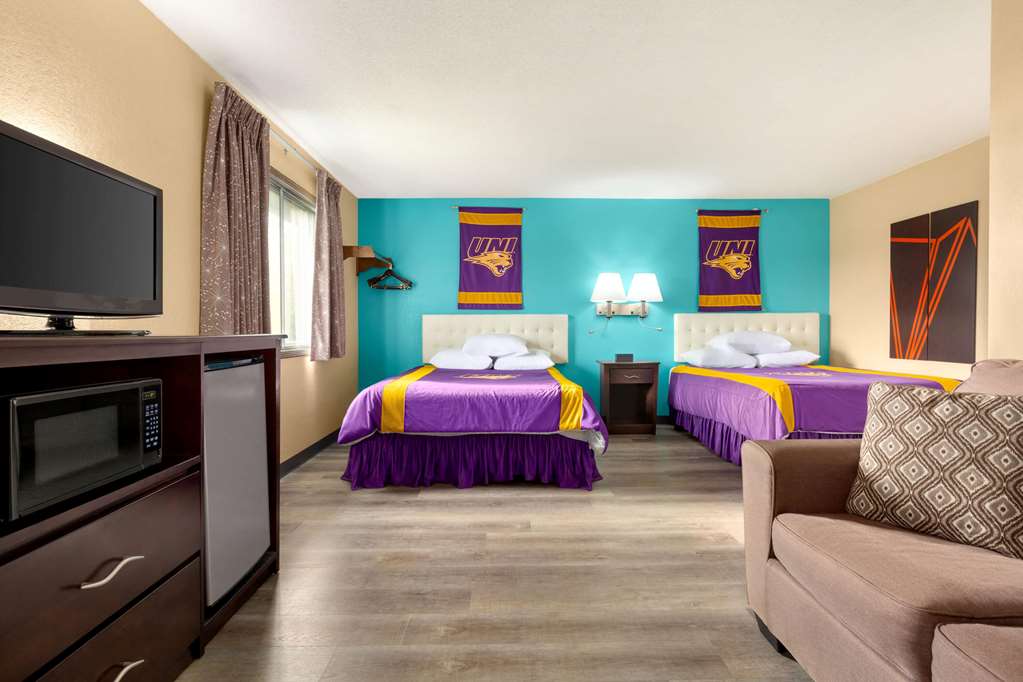 Howard Johnson by Wyndham Waterloo Cedar Falls - photo 28