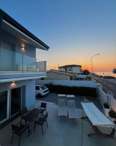 Casa fonte mare per gruppi — 4-Star Luxury Hotel in Marina Di Montemarciano, Italy