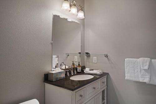 Five Peaks ac hot Tub 5br 3.5ba - photo 18
