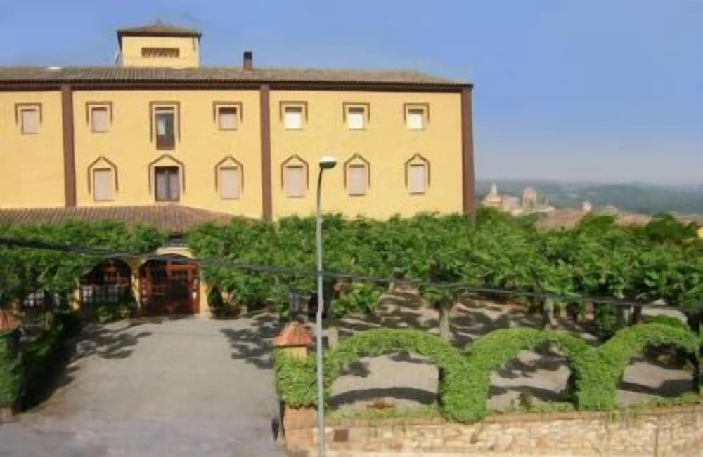 Monestir - carbon neutral hotel in Unknown City