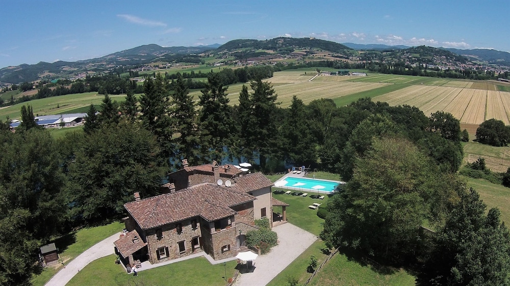 Agriturismo Sant'Illuminato — 4-Star Luxury Hotel in Citta Di Castello, Italy