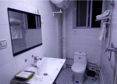 7 Day Rujia Hotel in Hanyuan, People's Republic of China