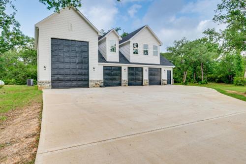 6 Mi To Lake Somerville Barndominium On 20 Acres — Somerville