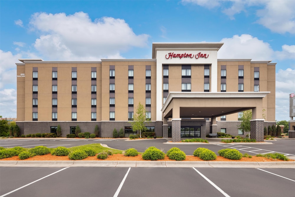 Hampton Inn Minneapolis Roseville - photo 36