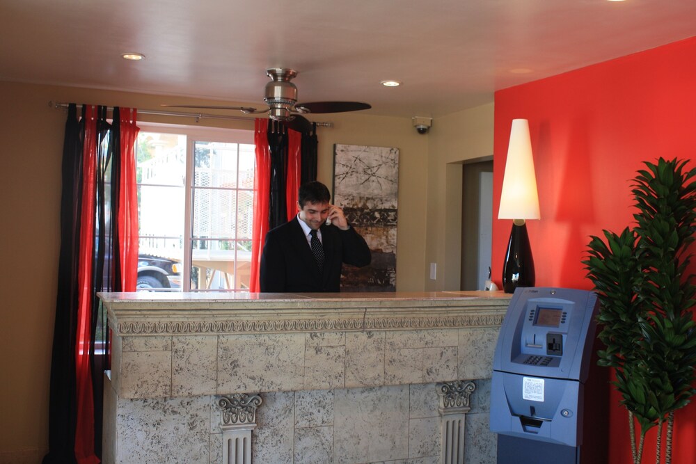 Pacific Inn and Suites - photo 7