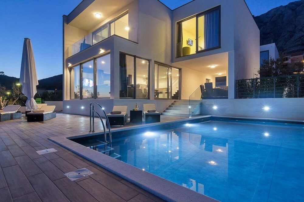 Villas Selina Nera — 4-Star Luxury Hotel in Makarska, Croatia