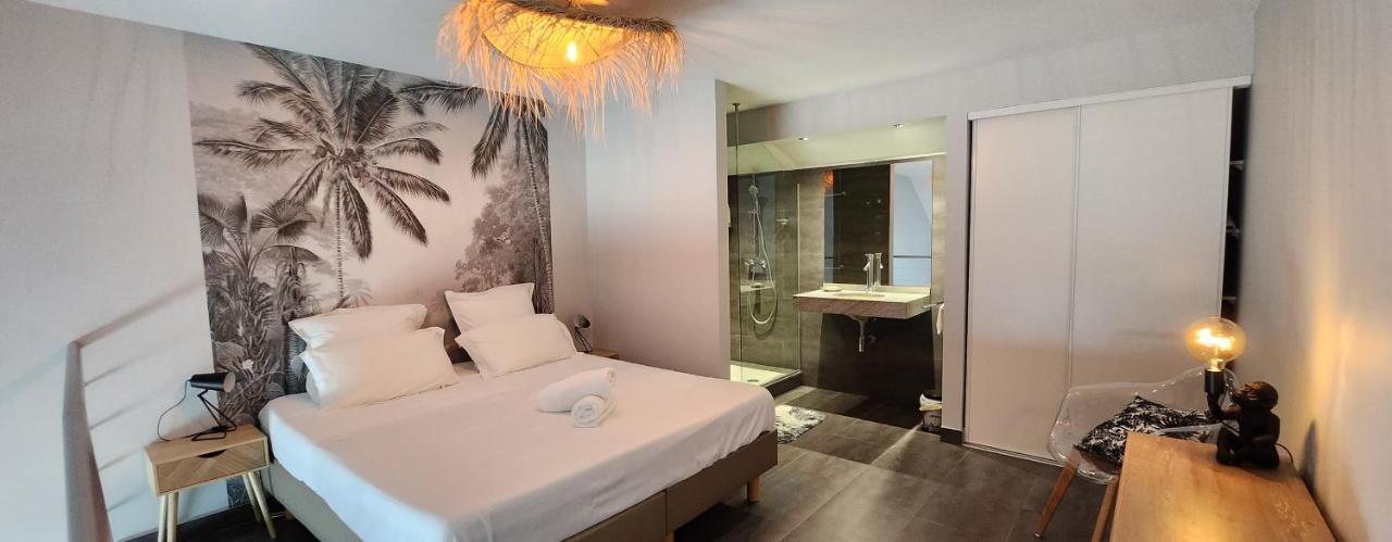Beau duplex vue mer avec piscine et accès plage — 4-Star Luxury Hotel in Marigot, Saint Martin
