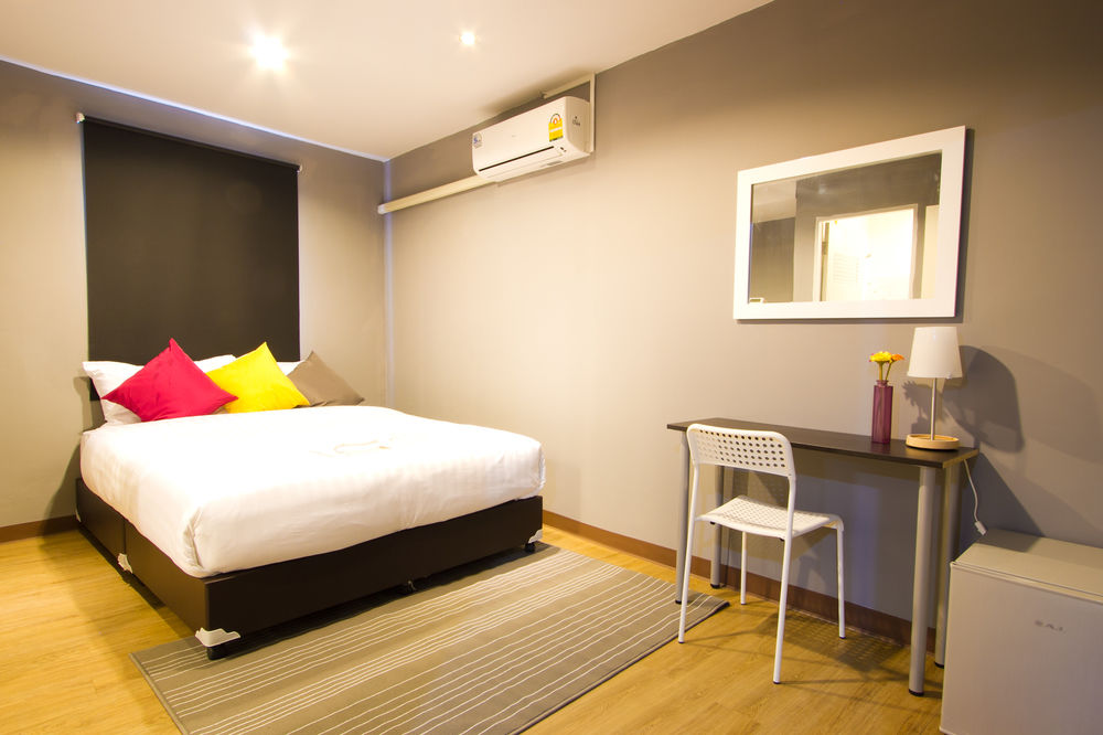 The White Den Sukhumvit 44