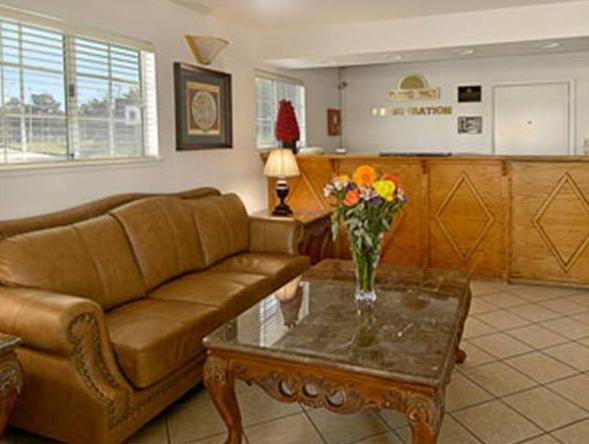 Days Inn Salinas Airport - photo 4