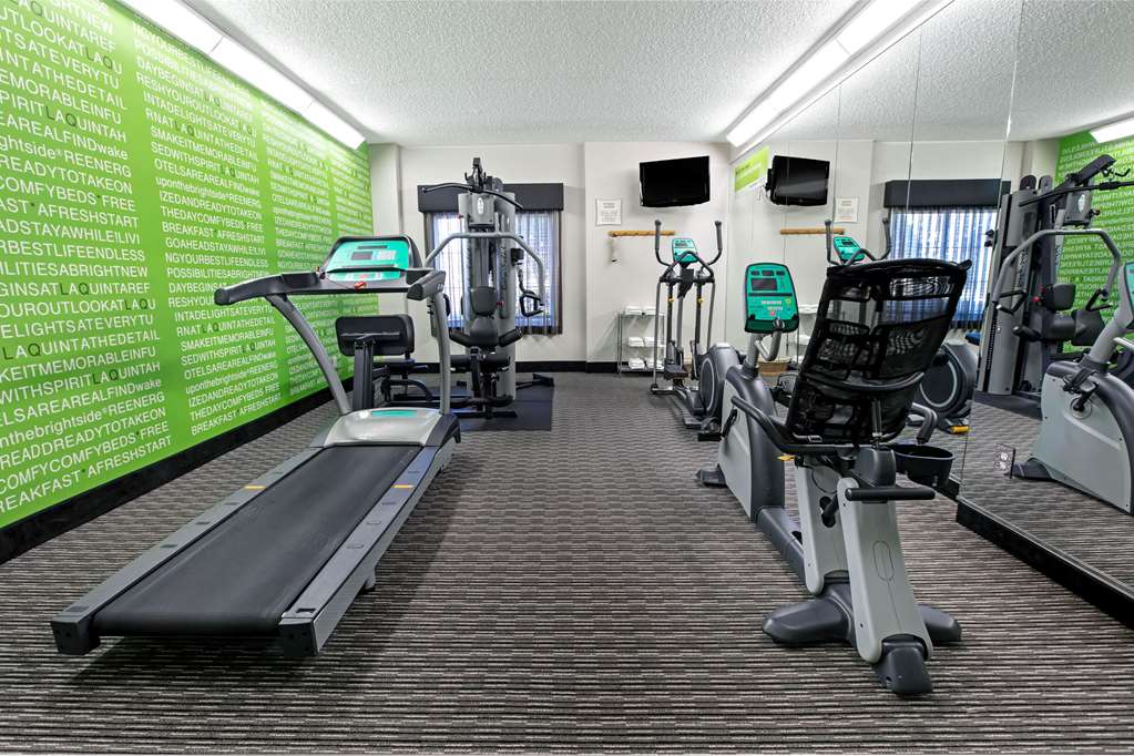 La Quinta Inn & Suites by Wyndham Dallas Arlington South - photo 8