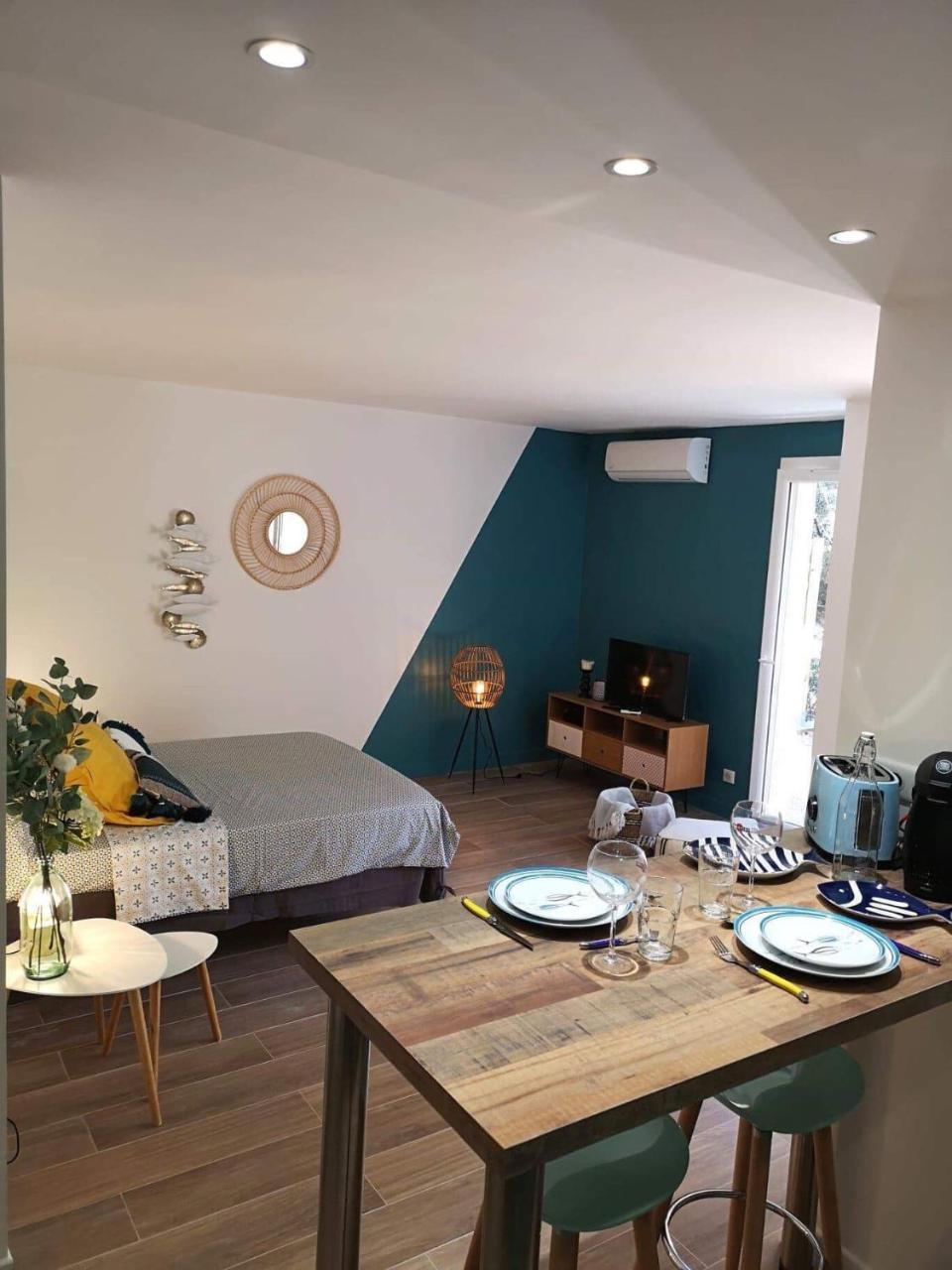 Grand Studio 35m2 Centre Ville — hotel in L'ile-Rousse