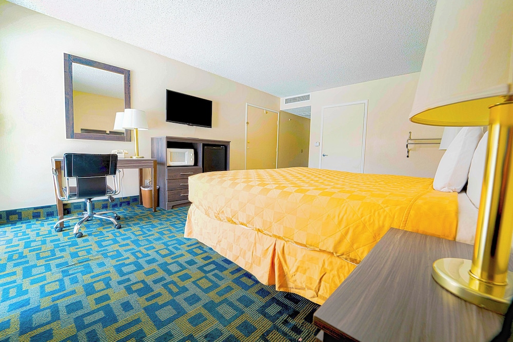 Royal Plaza Inn Indio - photo 28