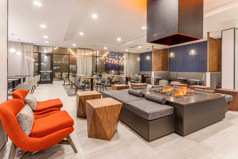 Holiday Inn & Suites Cedar Falls Waterloo Event Ctr by IHG - photo 35