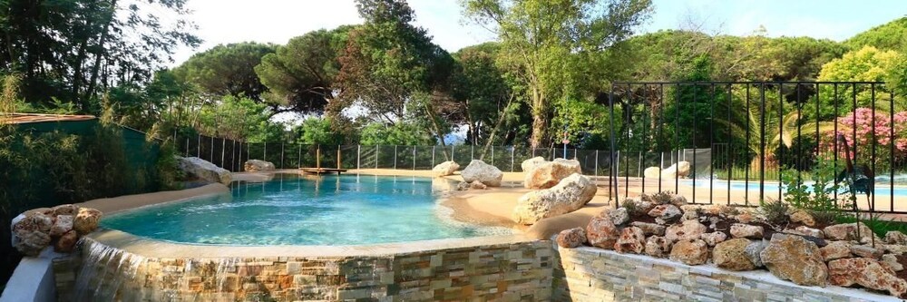 Camping Le Plateau Des Chasses — 4-Star Luxury Hotel in Mandelieu-La-Napoule, France