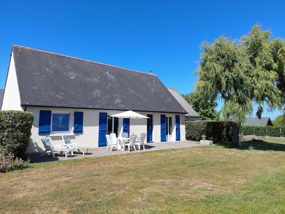Holiday Home in Santec Near Dossen Beach — 4-Star Luxury Hotel in Santec, France
