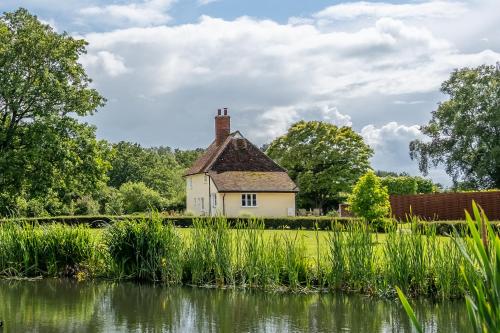 Rural perfection in Constable Country Beachams Cottage — 4-Star Luxury Hotel in Colchester, United Kingdom