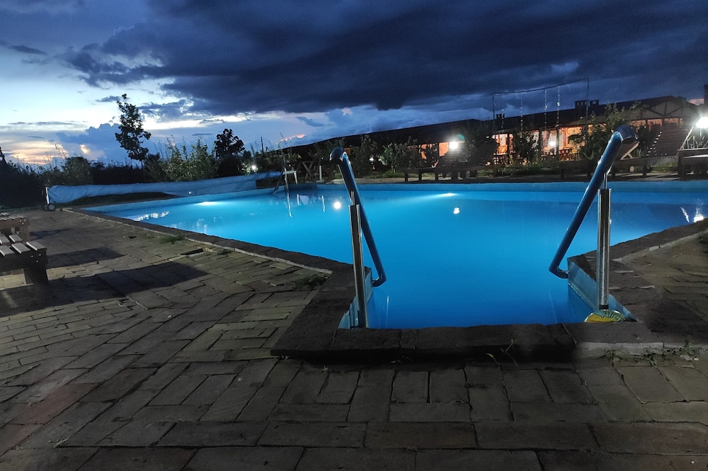 Salaš Farma 47 Miris Dunja — 4-Star Luxury Hotel in Vrbas, Serbia