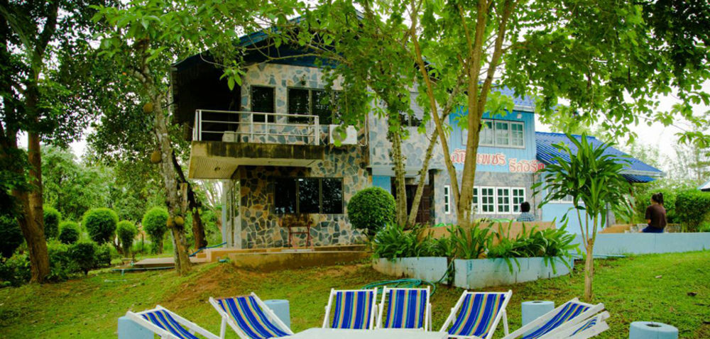 Chatpetch Resort in Kaeng Krachan, Thailand