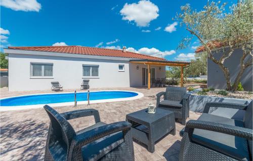 3 Bedroom Cozy Home In Sikovo — 4-Star Luxury Hotel in Sveti Filip I Jakov, Croatia