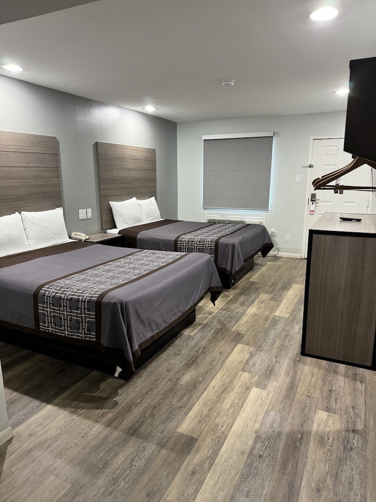 Continental Inn & Suites Nacogdoches TX SFA University Downtown - photo 21