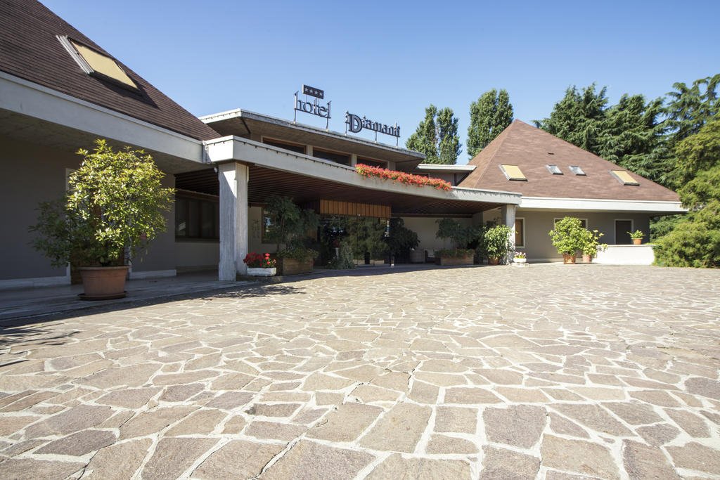I Diamanti Hotel — 4-Star Luxury Hotel in Garlasco, Italy