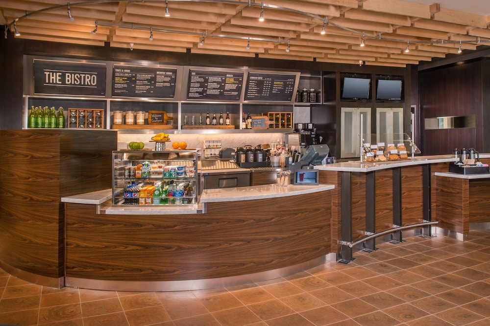 Courtyard by Marriott Hershey Chocolate Avenue - photo 18