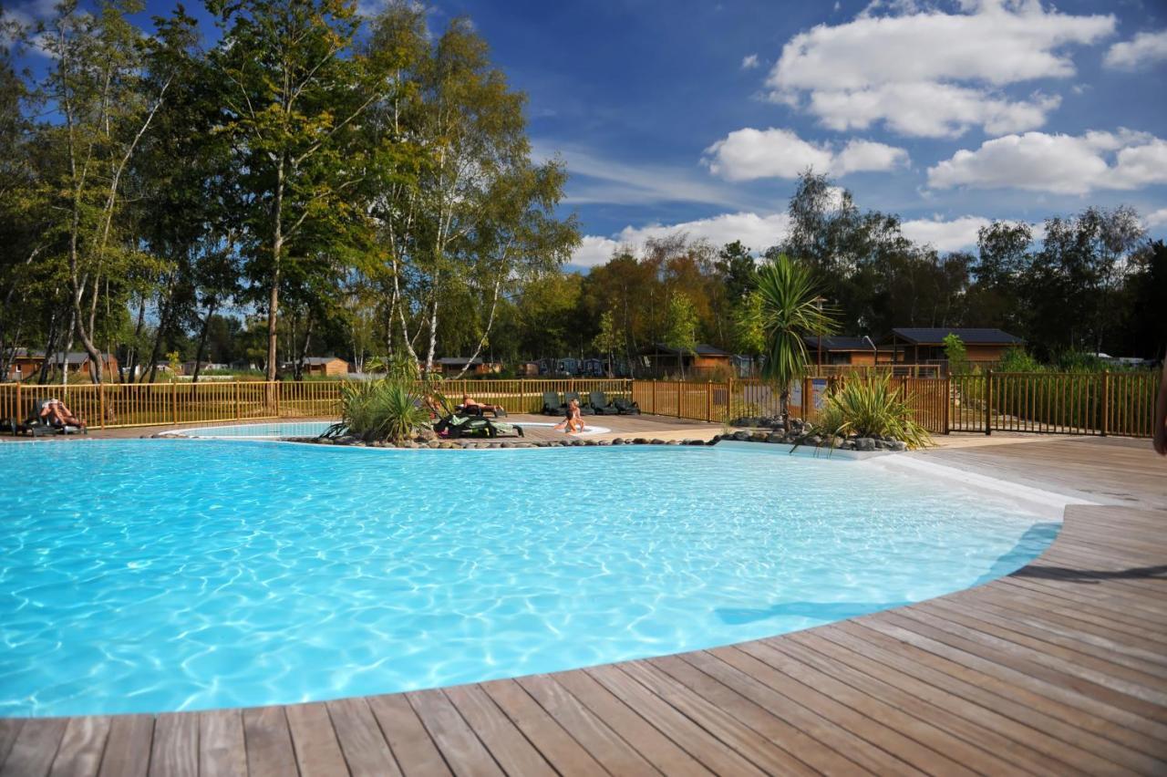 Village du Lac Camping de Bordeaux — 4-Star Luxury Hotel in Bruges, France
